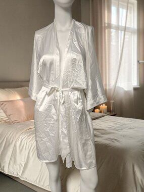 Samantha Chang- SILK KIMONO WHITE VEIL- One Size-Display Model New No Tags!